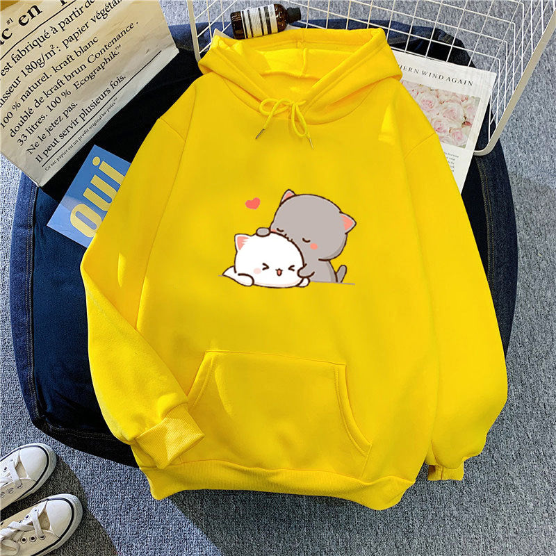 Kvinnohoodie med lekfull kattmotiv och bekväm passform Mirla-Eva Jonsson