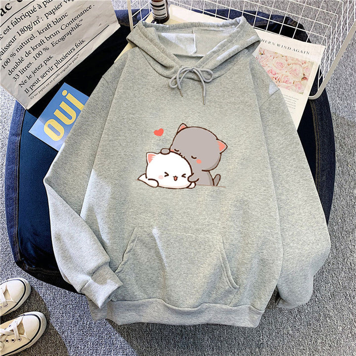 Kvinnohoodie med lekfull kattmotiv och bekväm passform Mirla-Eva Jonsson