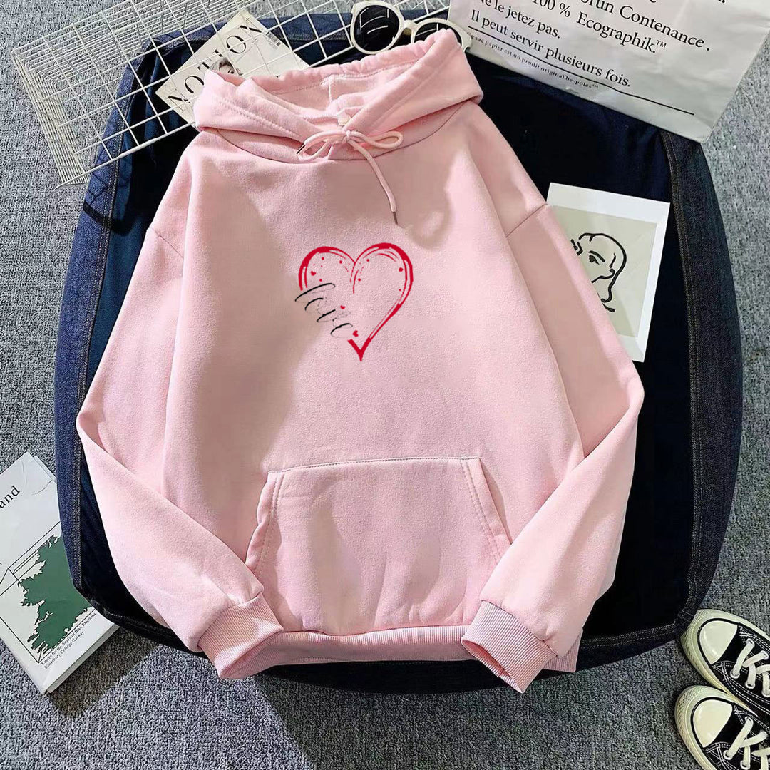 Kvinnohoodie med romantisk hjärtdesign Mirla-Eva Jonsson