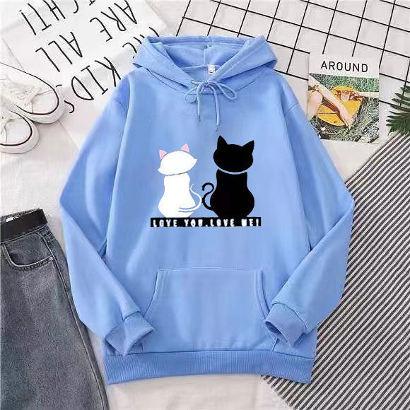 Kvinnohoodie med söt kattdesign och avslappnad passform Mirla-Eva Jonsson