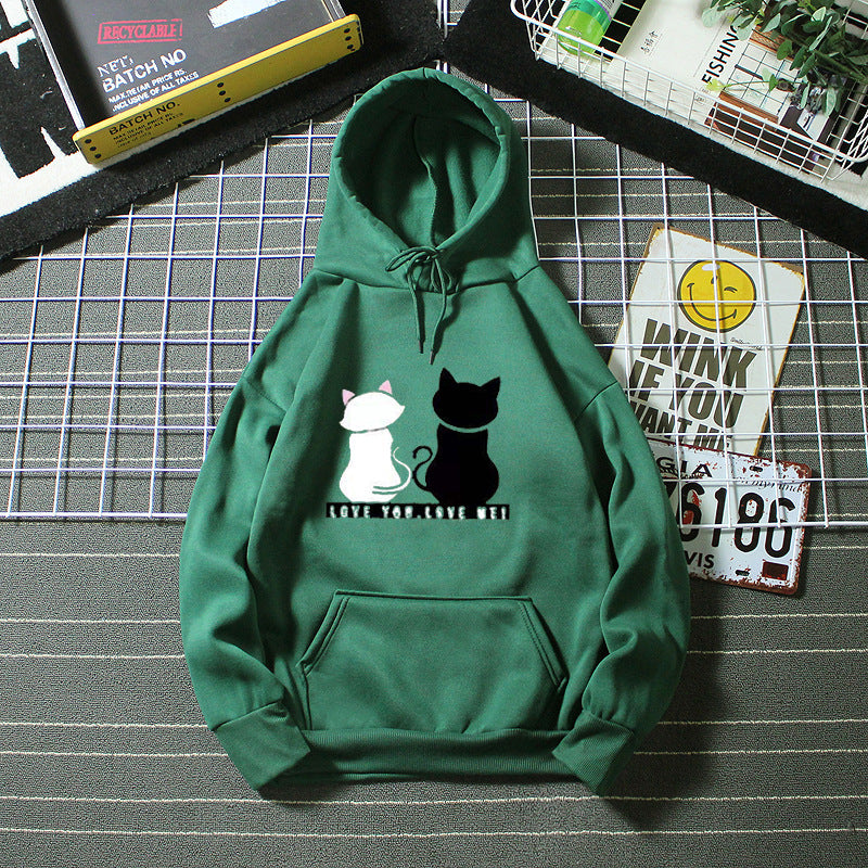 Kvinnohoodie med söt kattdesign och avslappnad passform Mirla-Eva Jonsson