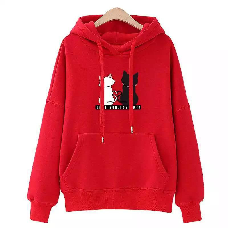 Kvinnohoodie med söt kattdesign och avslappnad passform Mirla-Eva Jonsson