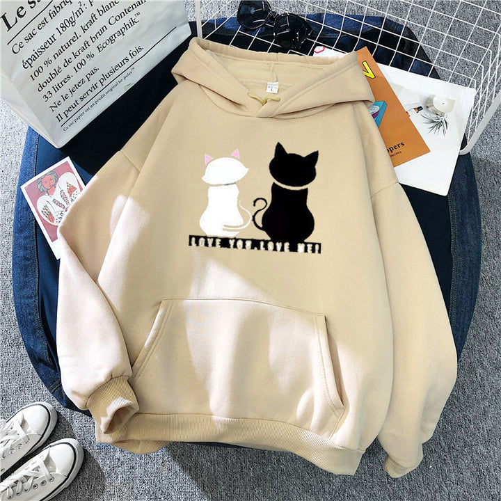 Kvinnohoodie med söt kattdesign och avslappnad passform Mirla-Eva Jonsson