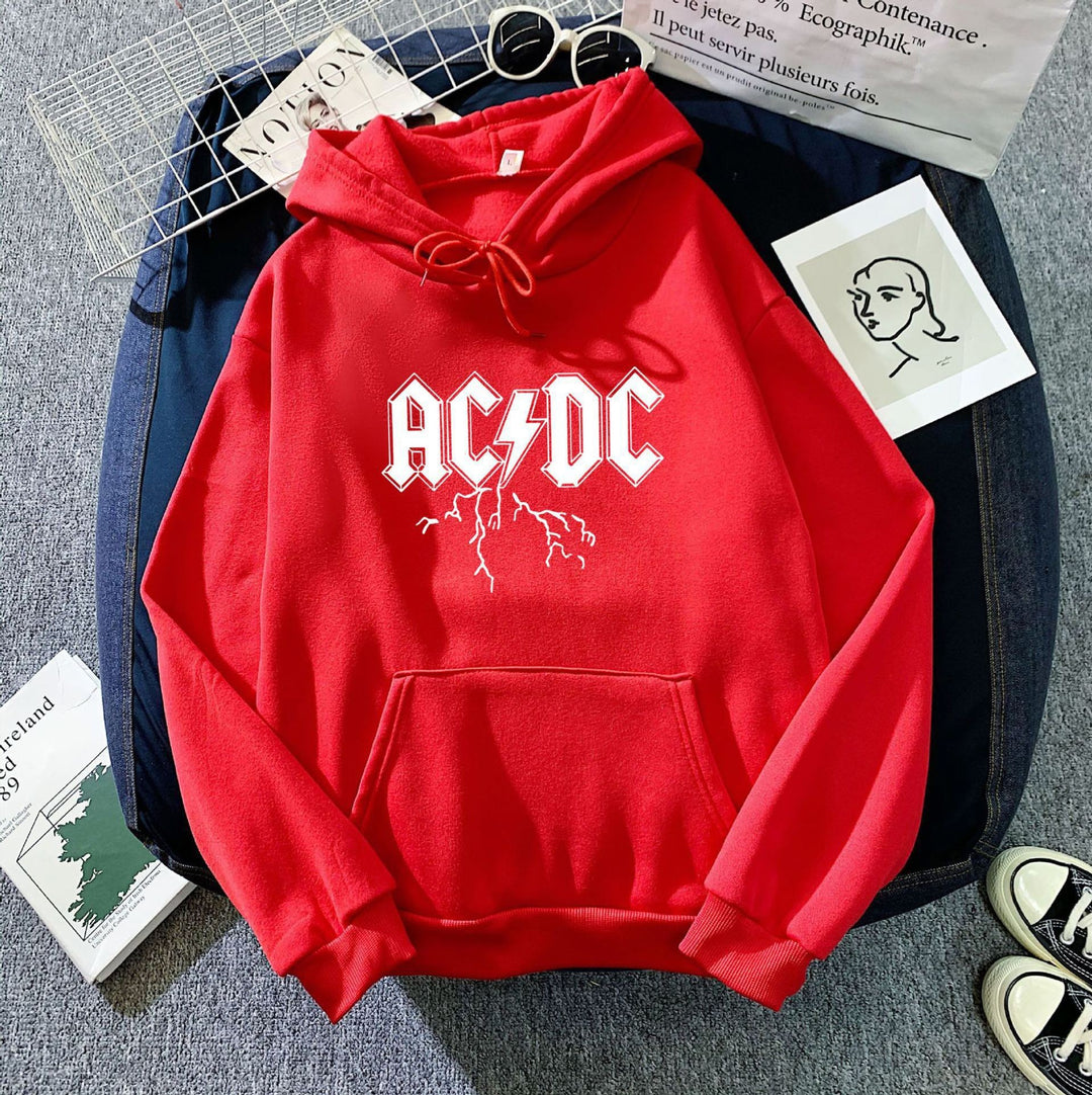Kvinnohoodie med stort bandlogga och känguruficka Mirla-Eva Jonsson