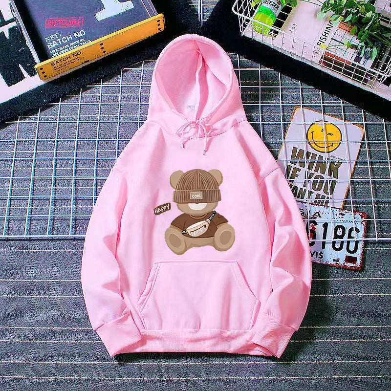 Kvinnohoodie med unikt björnmotiv Mirla-Eva Jonsson
