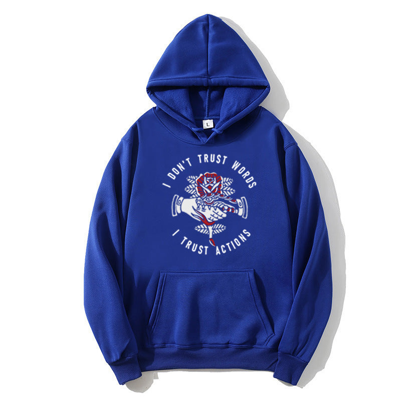 Kvinnohoodie med uttrycksfull design och mysigt inre Mirla-Eva Jonsson