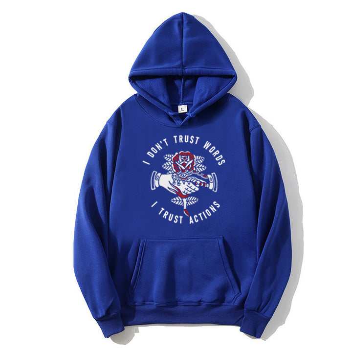 Kvinnohoodie med uttrycksfull design och mysigt inre Mirla-Eva Jonsson