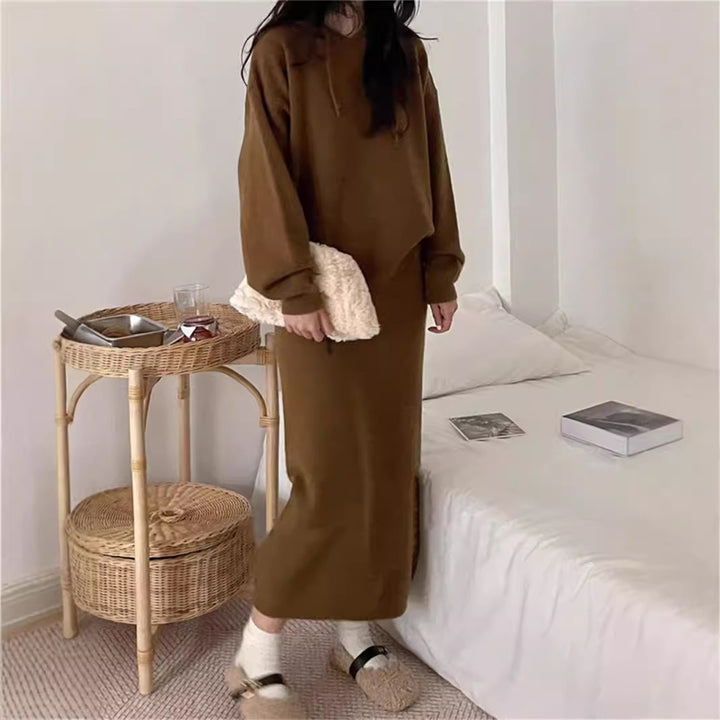 Kvinnohoodieklänning med elegant skärning och praktiska fickor Mirla-Eva Jonsson