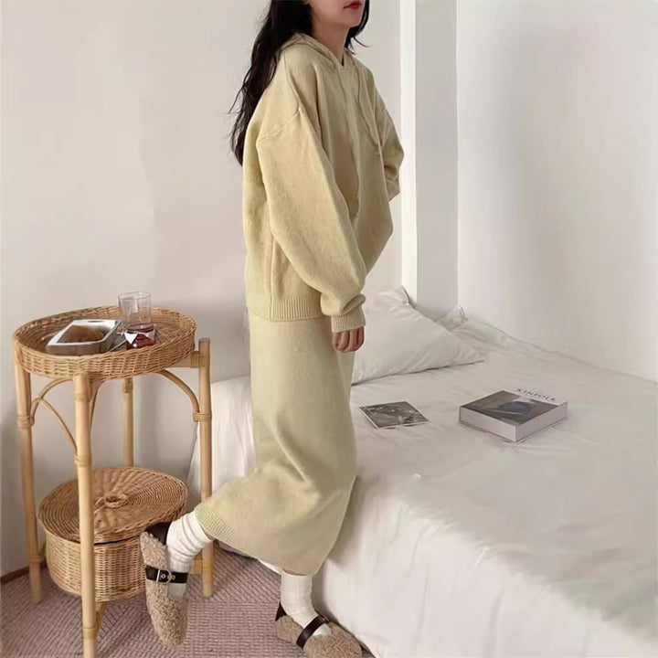 Kvinnohoodieklänning med elegant skärning och praktiska fickor Mirla-Eva Jonsson
