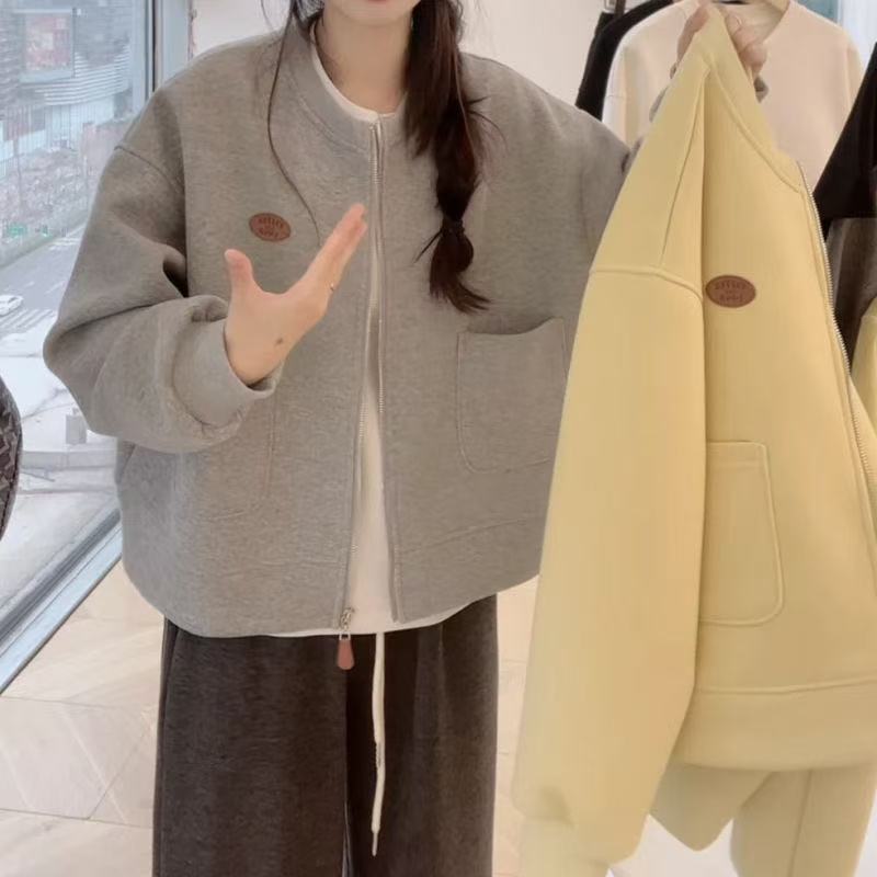Kvinnooversized sweatjacka med praktiska fickor och modernt design Mirla-Eva Jonsson