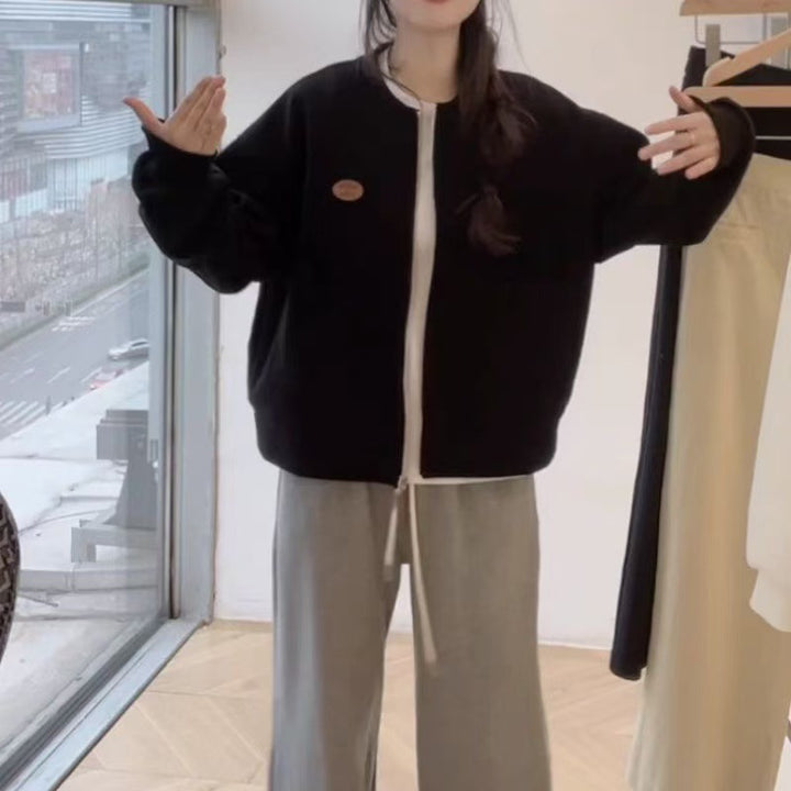 Kvinnooversized sweatjacka med praktiska fickor och modernt design Mirla-Eva Jonsson