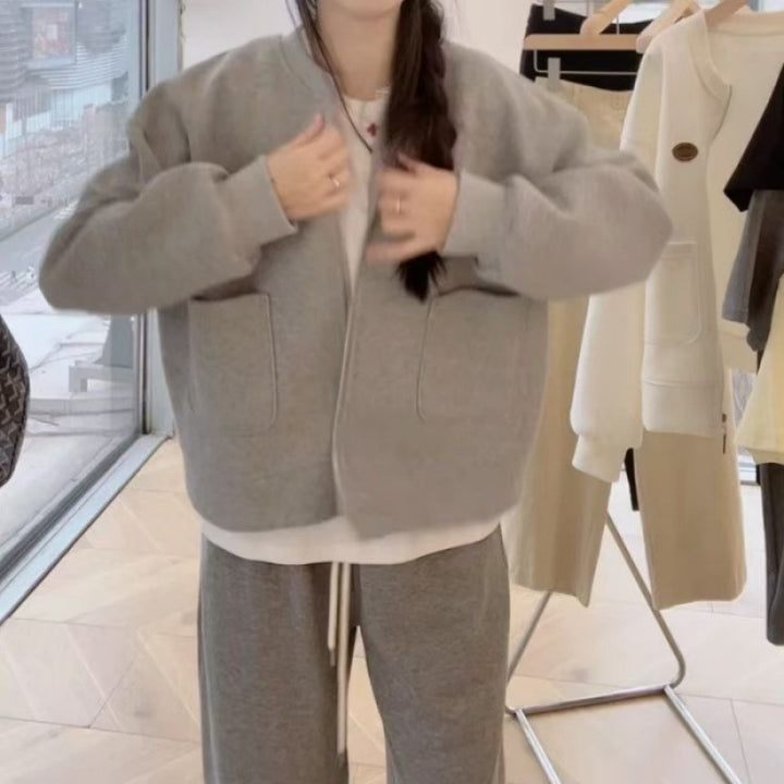 Kvinnooversized sweatjacka med praktiska fickor och modernt design Mirla-Eva Jonsson
