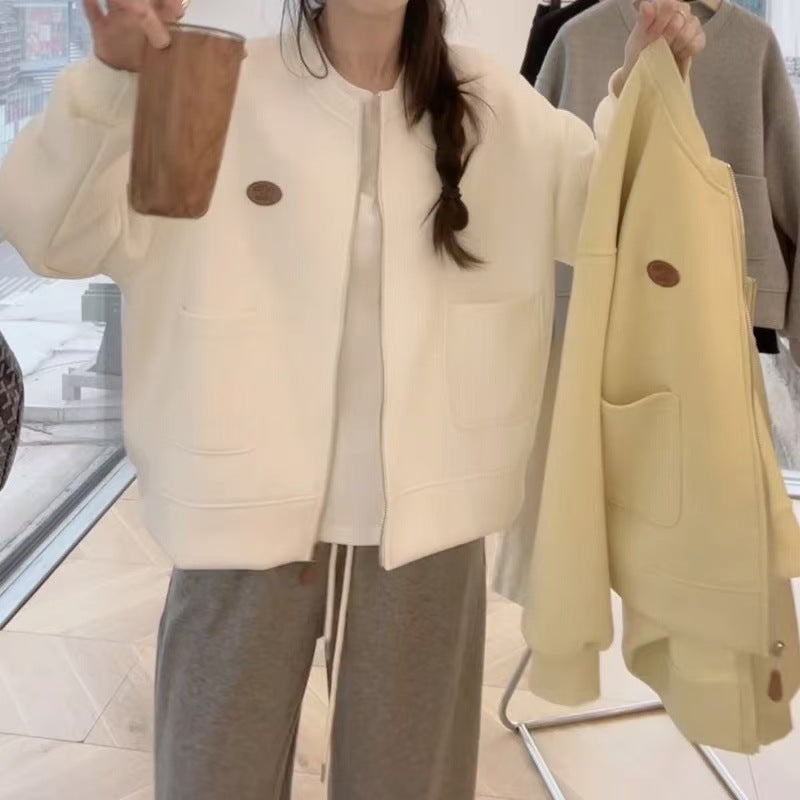 Kvinnooversized sweatjacka med praktiska fickor och modernt design Mirla-Eva Jonsson