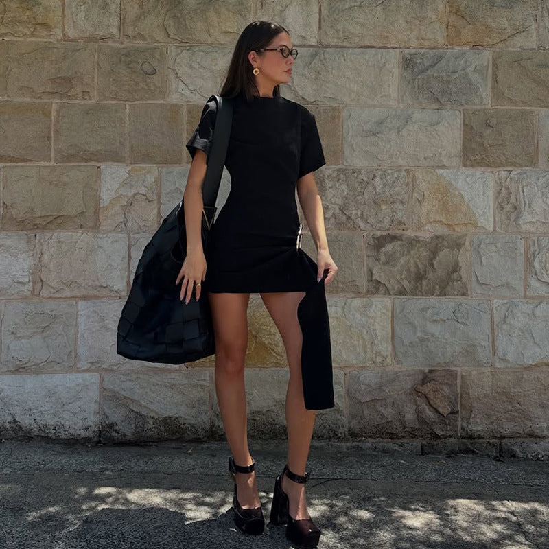 Kvinnor Asymmetrisk Miniklänning med elegant slits och raffinerade detaljer Mirla-Eva Jonsson