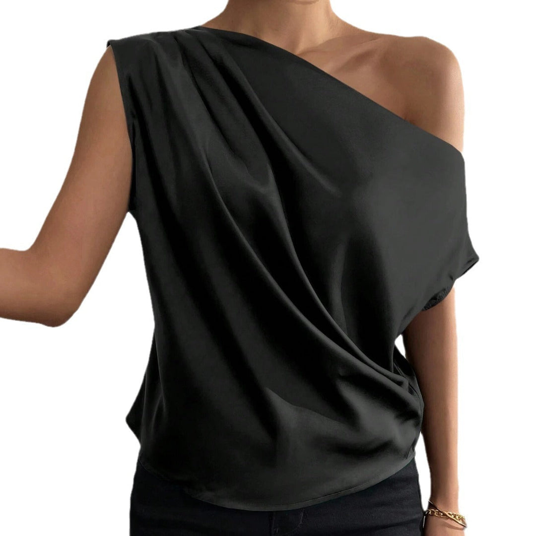 Kvinnor Asymmetrisk Top med Drapering och Elegant Snitt Mirla-Eva Jonsson