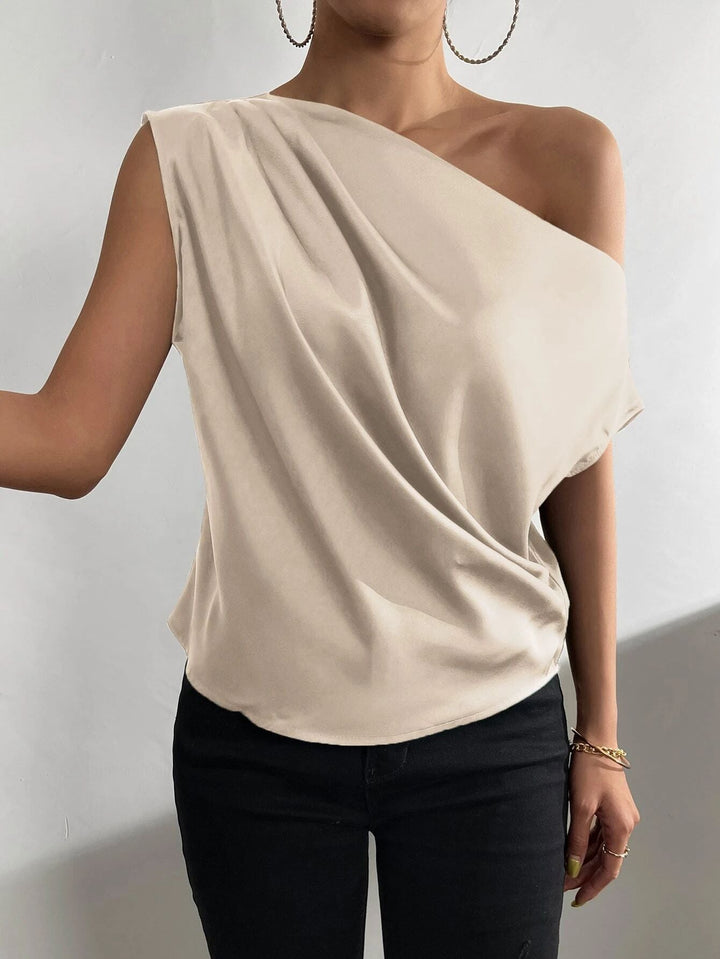 Kvinnor Asymmetrisk Top med Drapering och Elegant Snitt Mirla-Eva Jonsson