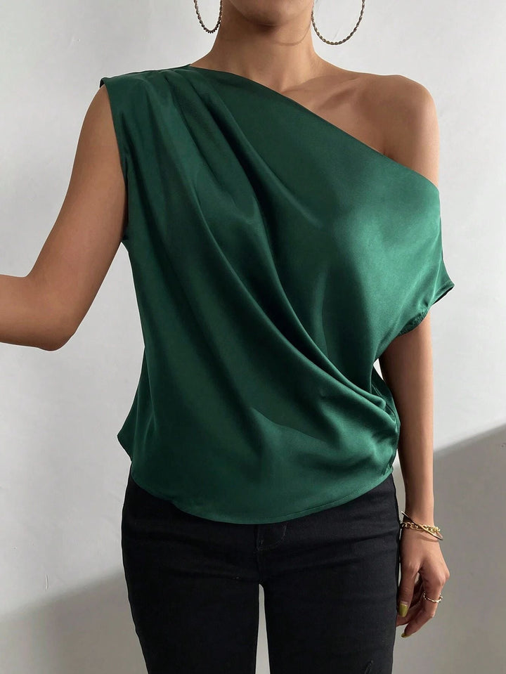 Kvinnor Asymmetrisk Top med Drapering och Elegant Snitt Mirla-Eva Jonsson