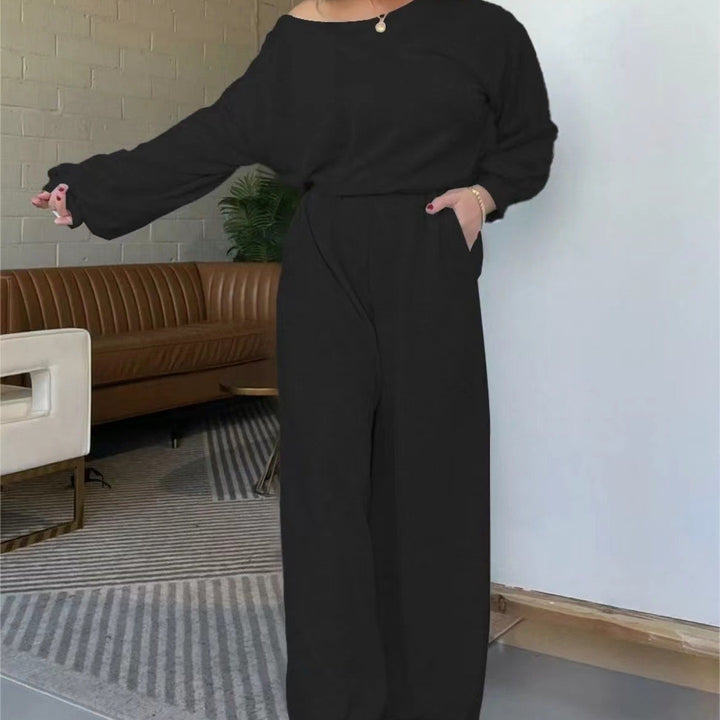 Kvinnor Bekväm Jumpsuit med Bred Skärning Ben och Djup Urringning Mirla-Eva Jonsson