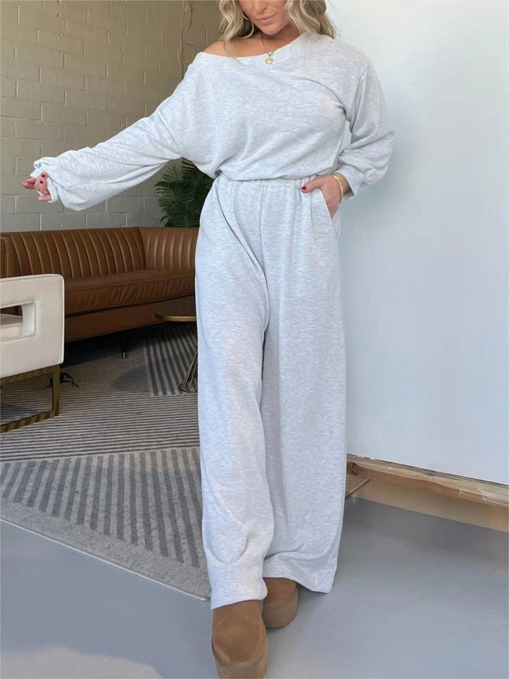 Kvinnor Bekväm Jumpsuit med Bred Skärning Ben och Djup Urringning Mirla-Eva Jonsson