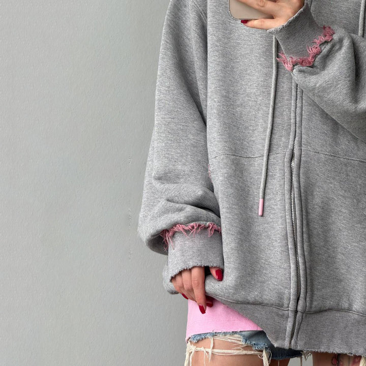 Kvinnor Bekväm Oversized Hoodie med Moderiktiga Fransar Mirla-Eva Jonsson