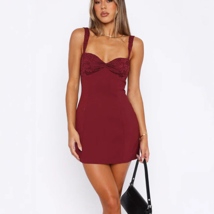 Kvinnor Bodycon Klänning med Elegant Spets Topp och Utmanande Urringning-Eva Jonsson