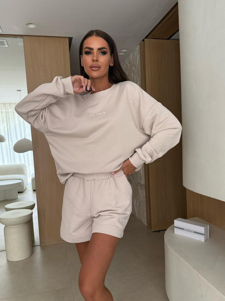 Kvinnor Casual Cut Sweatshirt och Shorts Set Mirla-Eva Jonsson