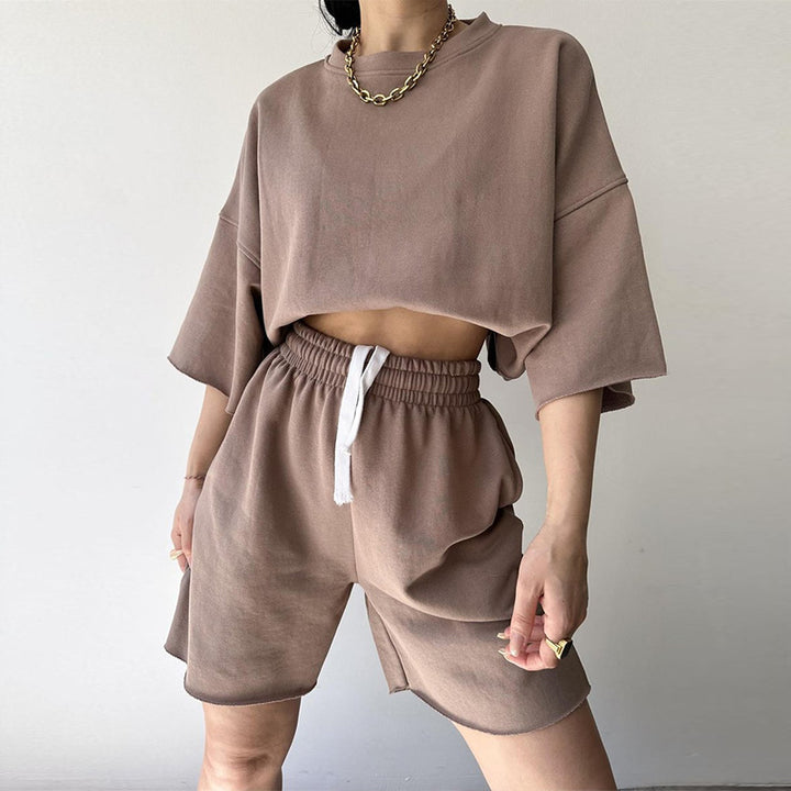 Kvinnor Casual Oversized Fritidsset med Kortärmad Topp och Lösa Shortsen Mirla-Eva Jonsson