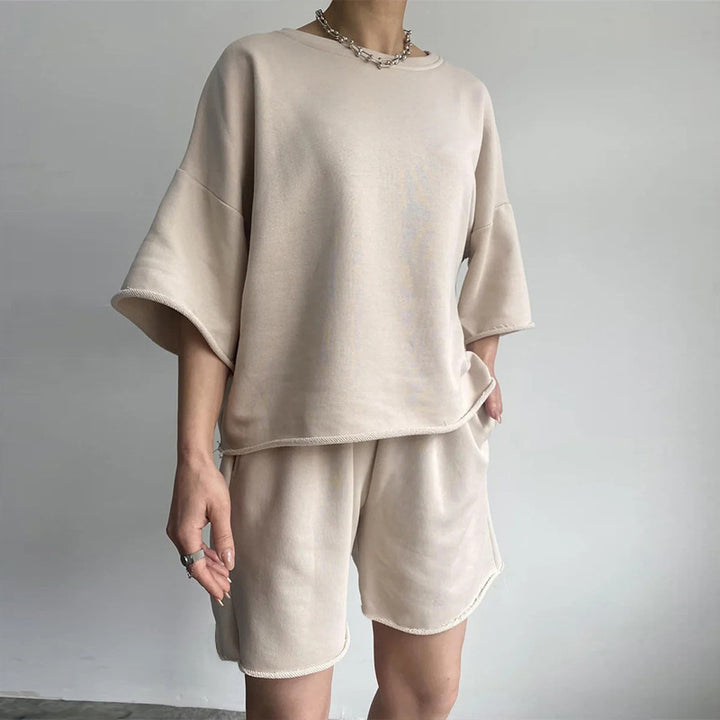 Kvinnor Casual Oversized Fritidsset med Kortärmad Topp och Lösa Shortsen Mirla-Eva Jonsson