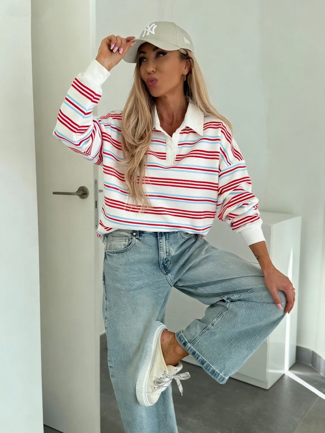 Kvinnor Casual Polo Tröja med Randigt Mönster och Löst Passform Mirla-Eva Jonsson