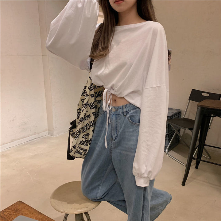 Kvinnor Cropped Sweatshirt med innovativ dragsko och oversized ärmar Mirla-Eva Jonsson