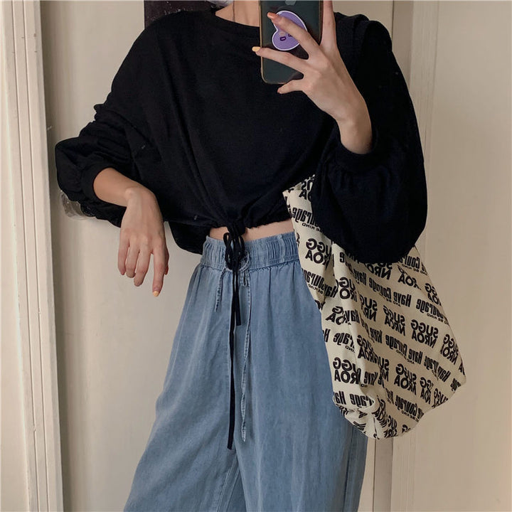 Kvinnor Cropped Sweatshirt med innovativ dragsko och oversized ärmar Mirla-Eva Jonsson