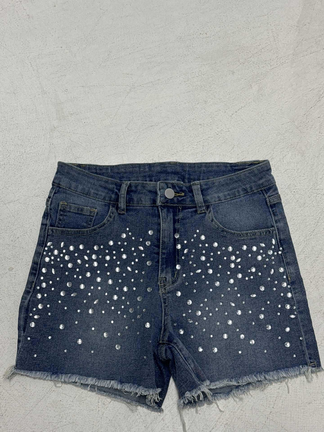 Kvinnor Designer-shorts med glänsande strass-stenar och fransig fåll Mirla-Eva Jonsson