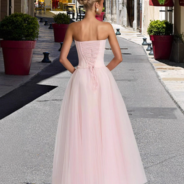 Kvinnor Elegant A-linje Brudklänning med off-shoulder Korsett och voluminös Tyllkjol Mirla-Eva Jonsson