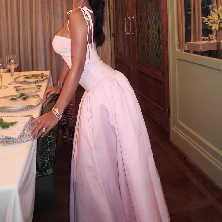 Kvinnor Elegant Aftonklänning med off-shoulder design och flödande kjol Mirla-Eva Jonsson