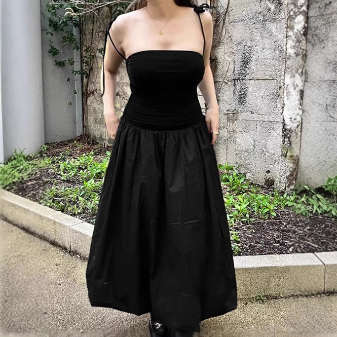 Kvinnor Elegant Aftonklänning med off-shoulder design och flödande kjol Mirla-Eva Jonsson