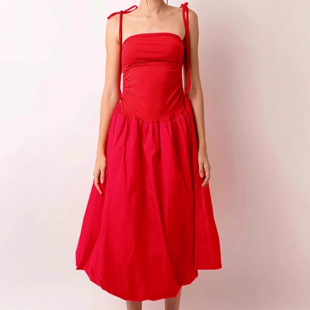 Kvinnor Elegant Aftonklänning med off-shoulder design och flödande kjol Mirla-Eva Jonsson