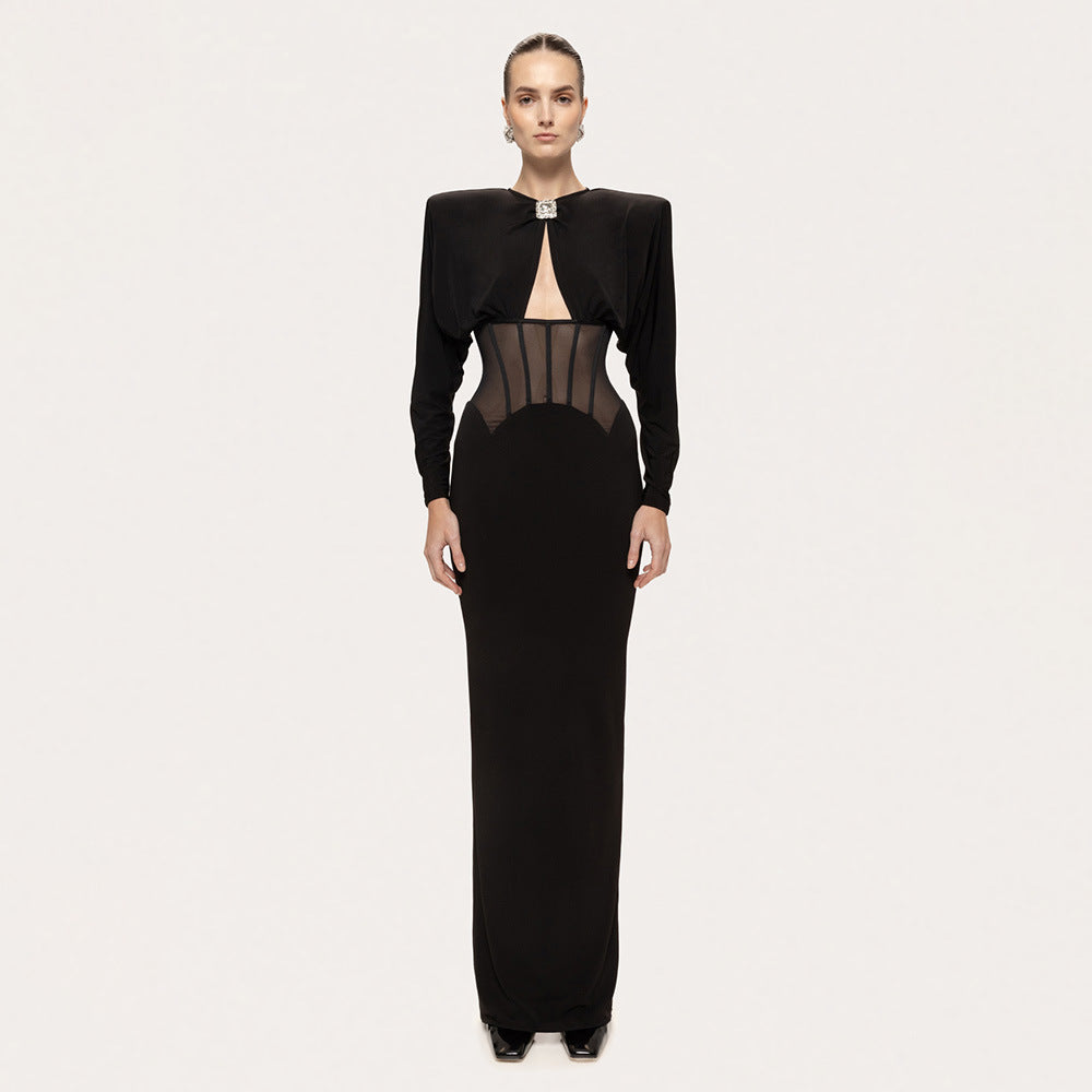 Kvinnor Elegant Aftonklänning med transparenta insatser och figurnära design Mirla-Eva Jonsson