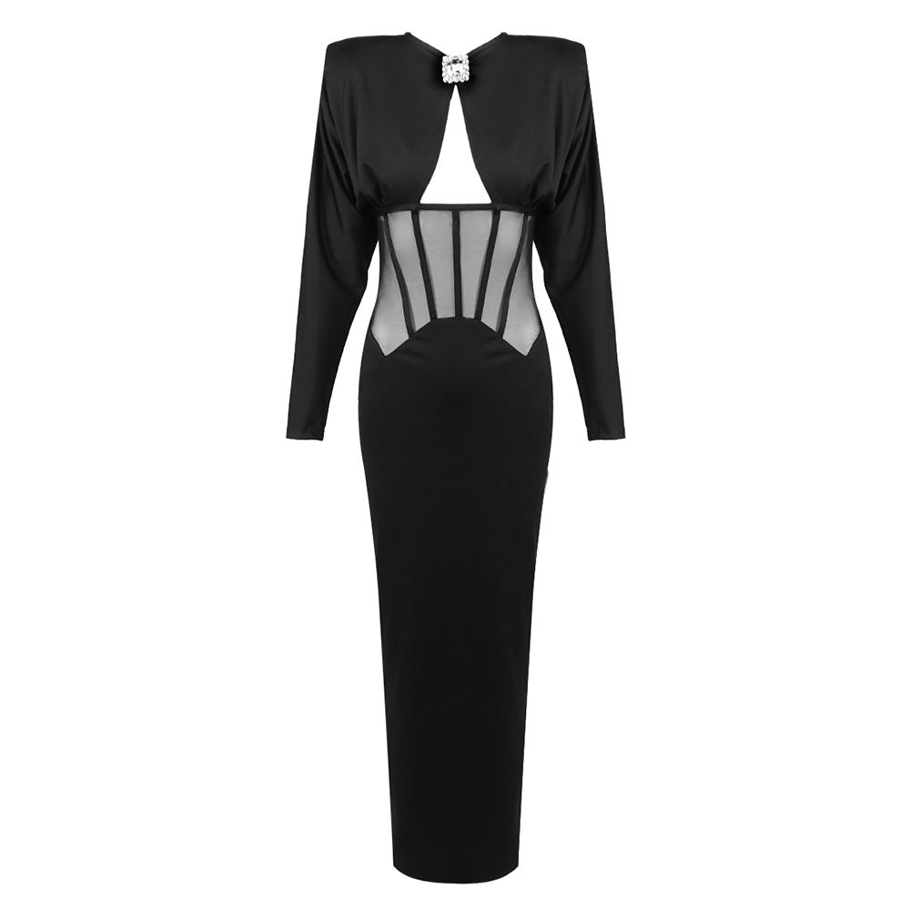 Kvinnor Elegant Aftonklänning med transparenta insatser och figurnära design Mirla-Eva Jonsson