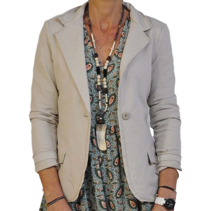 Kvinnor Elegant Blazer med Strukturella Detaljer och Slim-Fit Klipp Mirla-Eva Jonsson