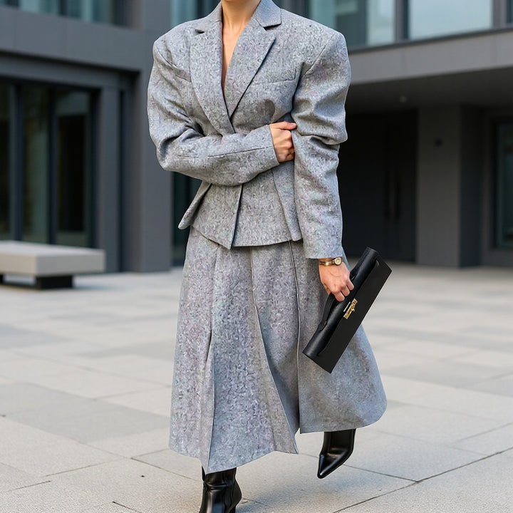 Kvinnor Elegant Blazer och Kjol Set gjort av högkvalitativt tyg Mirla-Eva Jonsson