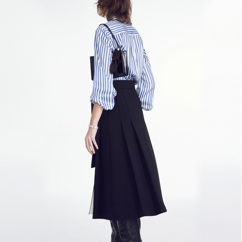 Kvinnor Elegant Blus med Fina Ränder och Modernt Knäppning Placket Mirla-Eva Jonsson