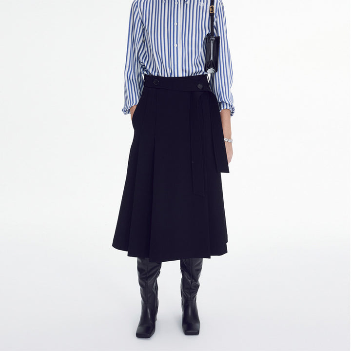 Kvinnor Elegant Blus med Fina Ränder och Modernt Knäppning Placket Mirla-Eva Jonsson