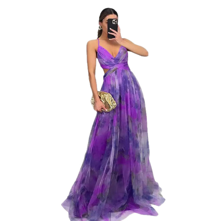 Kvinnor Elegant Bröllopsklänning med Flödande Chiffon och Utskurna Detaljer Mirla-Eva Jonsson