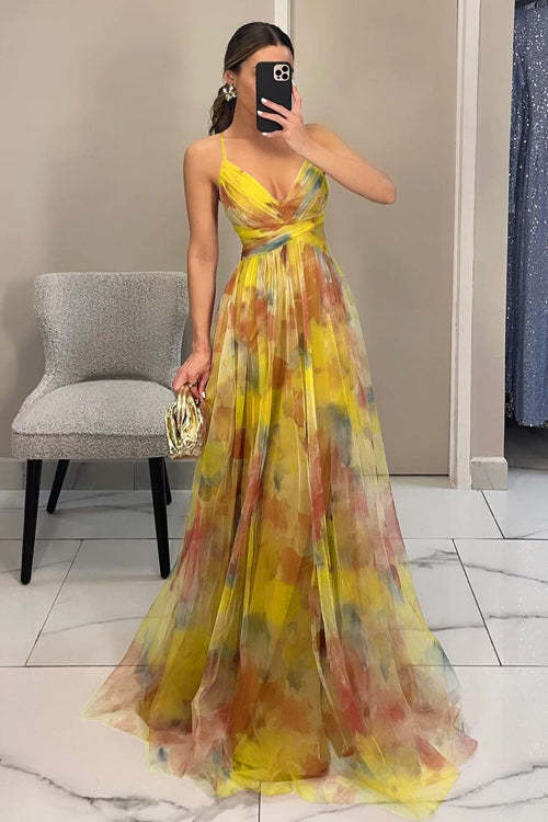 Kvinnor Elegant Bröllopsklänning med Flödande Chiffon och Utskurna Detaljer Mirla-Eva Jonsson