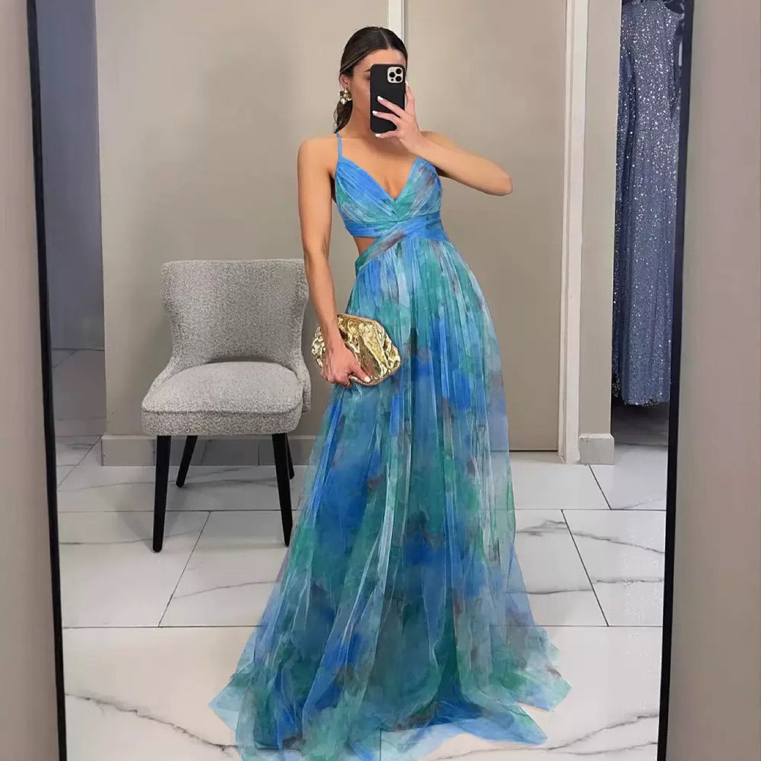 Kvinnor Elegant Bröllopsklänning med Flödande Chiffon och Utskurna Detaljer Mirla-Eva Jonsson