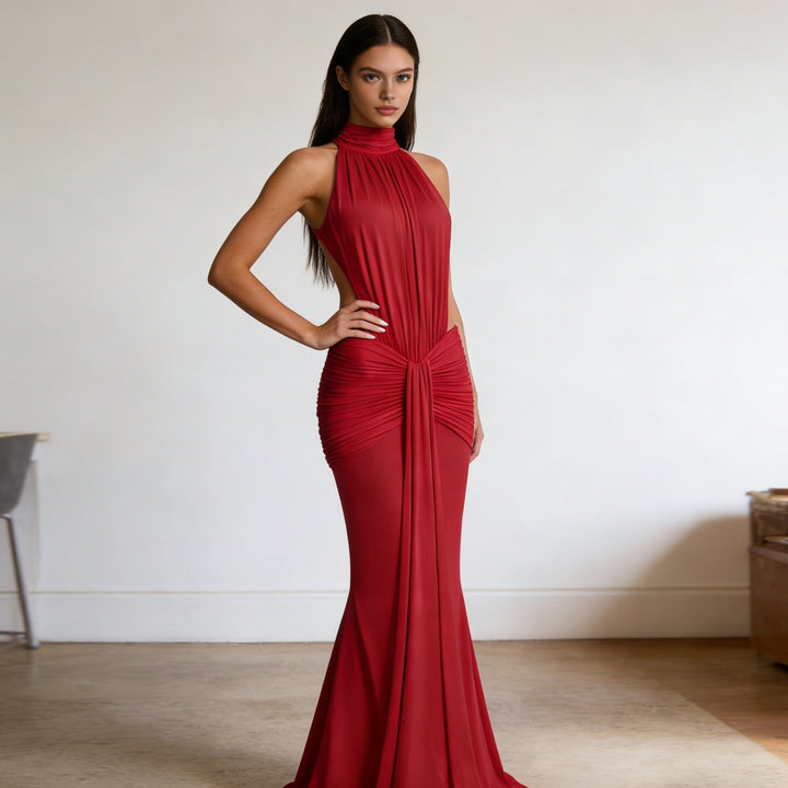 Kvinnor Elegant Draperat Evening Dress med djup ryggöppning och figurnära snitt Mirla-Eva Jonsson