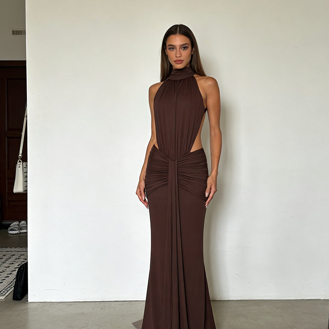Kvinnor Elegant Draperat Evening Dress med djup ryggöppning och figurnära snitt Mirla-Eva Jonsson