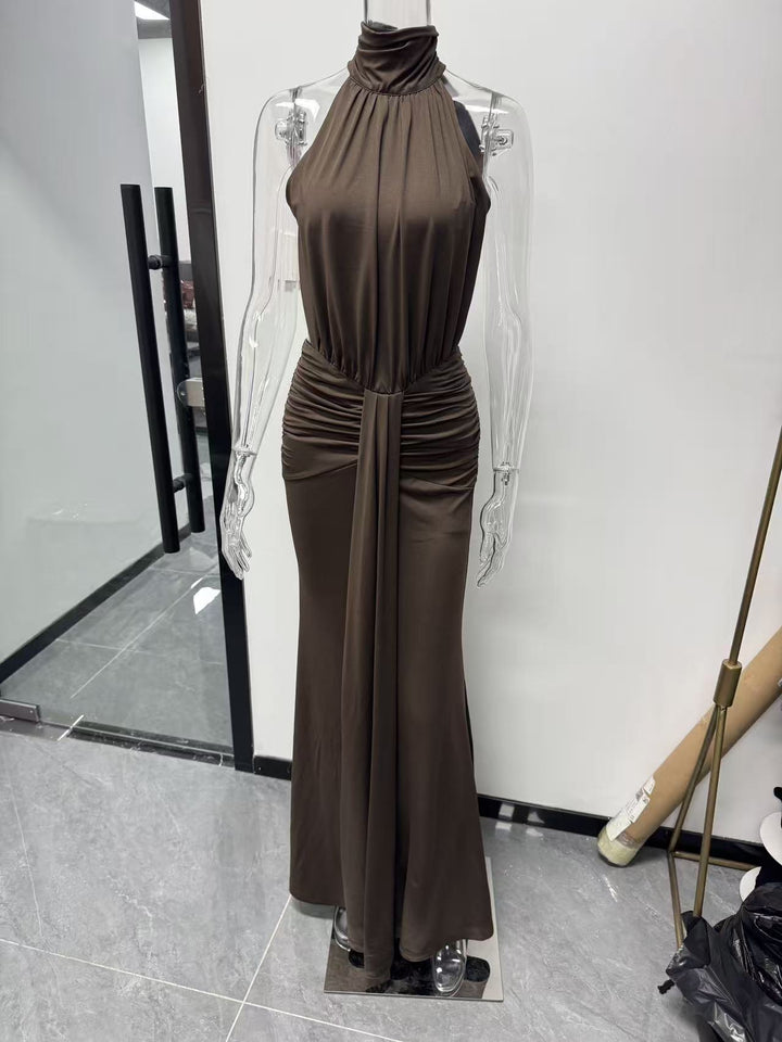 Kvinnor Elegant Draperat Evening Dress med djup ryggöppning och figurnära snitt Mirla-Eva Jonsson