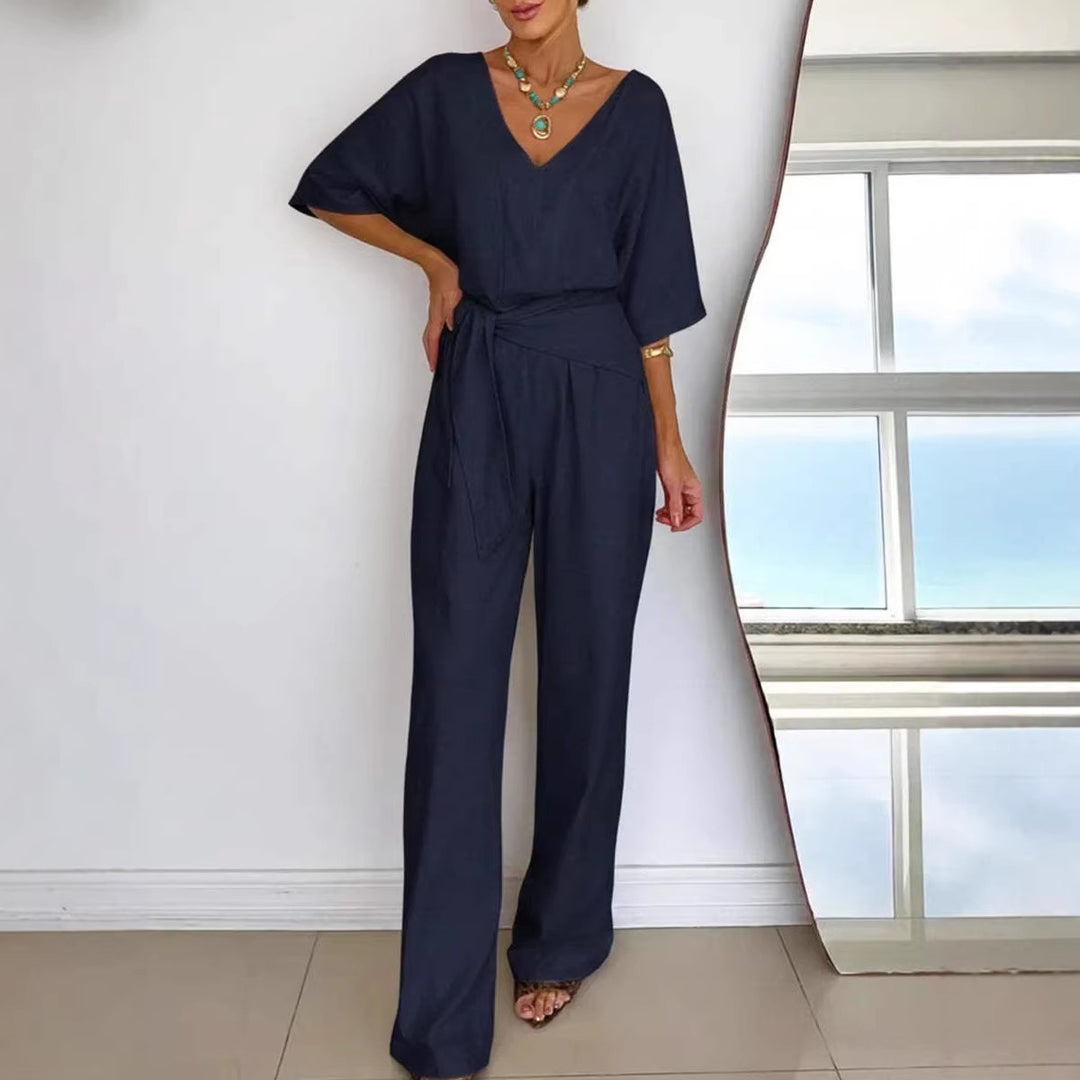 Kvinnor Elegant Jumpsuit med Skräddarsydd Klipp och Wrapbälte Mirla-Eva Jonsson