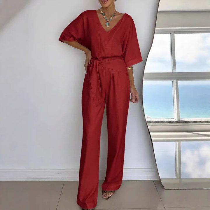 Kvinnor Elegant Jumpsuit med Skräddarsydd Klipp och Wrapbälte Mirla-Eva Jonsson